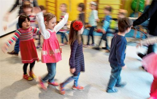 Wie gut ist die Kinderbetreuung in Rimsting? Eine Elternbefragung brachte nun Klarheit. Foto dpa