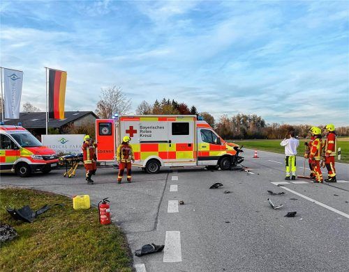 Zu 34 technischen Hilfeleistungen wurde die Freiwillige Feuerwehr Bad Feilnbach im vergangenen Jahr alarmiert, wie hier zu einem Verkehrsunfall auf Höhe der Reithofpark-Klinik. Foto Kriechbaumer