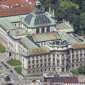 Kirchen, Gerichte und die Polizei