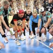 EM-Ticket, Ehrung und Ekstase