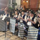 Mang fordert neun Siege