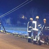 17-Jähriger fährt Telefonmasten um