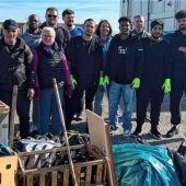 Flüchtlinge helfen beim „Ramadama“