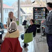 Erstes Vorlese-Café für Senioren im Rathaus