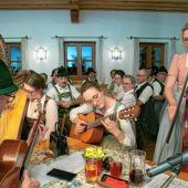 Frühjahrs-Hoagascht des Priener Trachtenvereins