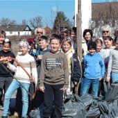 Grundschüler räumen in Reitmehring auf