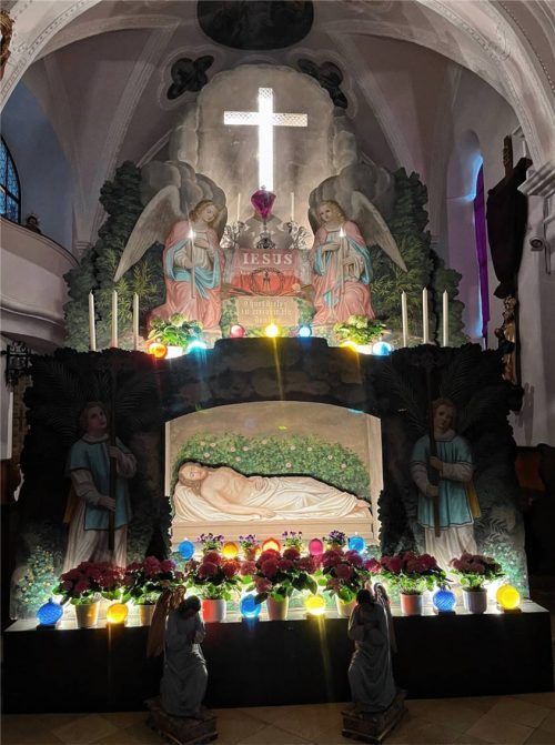 Alle zwei Jahre wird das Heilige Grab in der Pfarrkirche St. Georg Großholzhausen durch die Kirchenverwaltung und Mesnerin aufgebaut und wird heuer wieder von Gründonnerstag bis Karsamstag zur Anbetung und Betrachtung einladen.Foto privat