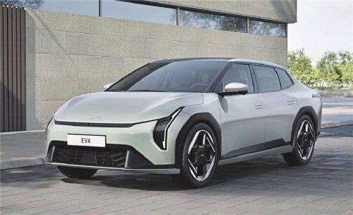 Als flacher Fastback misst der futuristisch anmutende Kia EV4 stolze 4,73 Meter. Foto KIA