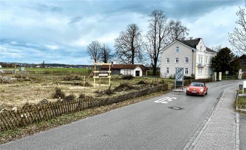 An der Sonnenwiechser Straße kann eine neue Wohnanlage (Rodungsfläche Bildrand links) mit insgesamt 22 Wohnungen entstehen. Foto Neuwirth