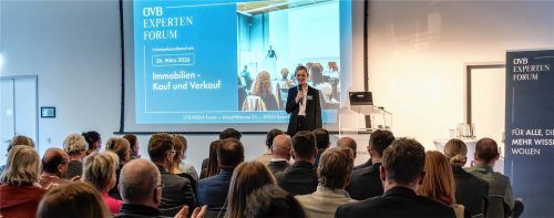 Andrea Schaller, Geschäftsführung OVB MEDIA Sales GmbH, begrüßte die Leser im OVB MEDIA Forum in der Aisingerwies. Foto hohnke