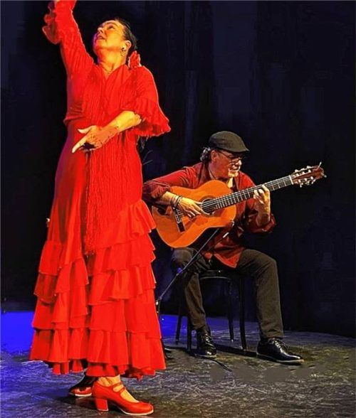 Anette Darda „La Maruja“ (Tanz) und Miguel Sotelo (Gitarre, Gesang) kommen nach Bad Aibling.Foto re