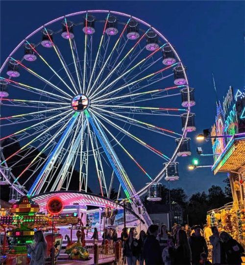 Auch das 38 Meter hohe Riesenrad wird heuer beim Frühlingsfest wieder auf der Festwiese aufgebaut. Foto Stadtmarketing Traunstein GmbH