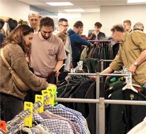 Auch die Männerwelt konnte sich über eine reichhaltige Auswahl an Gwand freuen. Foto Strim