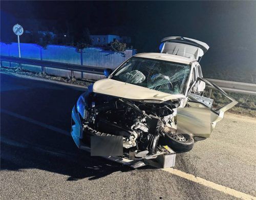 Auf der Staatsstraße 2359 hat sich Dienstagnacht ein schwerer Unfall ereignet. Foto Barth