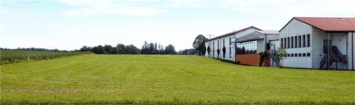 Auf dieser Fläche sind ein Edeka-Markt und eine Kindertagesstätte geplant. Foto Günster