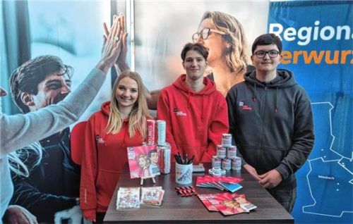 Ausbilderin Johanna Lenz und ihr Team auf der OVB Azubimesse.