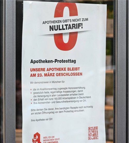 Aushang zum Protesttag: Die Apotheken wollen an dem Tag auf die schwierige wirtschaftliche Lage hinweisen. Foto Baumeister