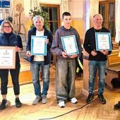 Zwei Ehrennadeln in Gold vergeben