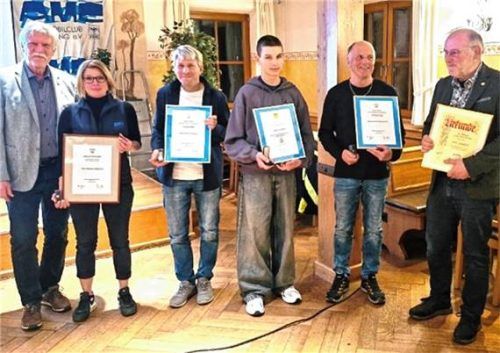 Bei den Ehrungen: (von links) Ulli Nowak, Monika Frerichs, Heinz Mulisch, Simon Lazarevic, Josef Margreiter und Fritz Schadeck. Foto AMC