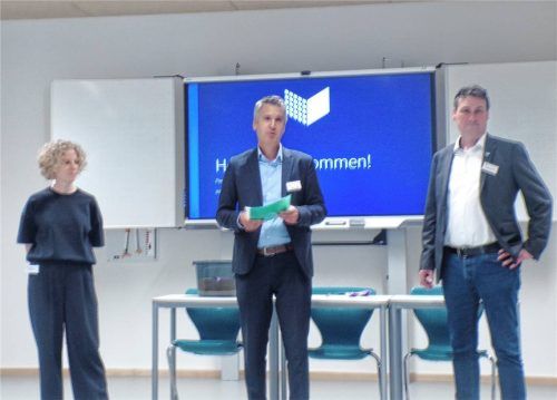 Bei der Begrüßung der ausländischen Teilnehmer: (von links) Dorthe Musebrink, Markus Höß und Philipp Wölfl.Foto Rath