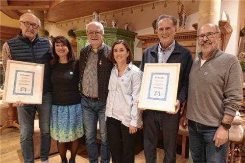 Bei der Ehrung: (von links) Peter Kirmair, Eva Mair, Martin Ruhstorfer, Maria Reiter, Hannes Ginthör und Fred Birkinger.Foto  Schrei