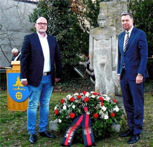 Bei der Gedenkfeier der Sudetendeutschen: Andreas Pawel und Stephan Mayer (von links). Foto Fischer