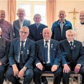 Ehrungen, Fahnenreparatur und 15 neue Mitglieder