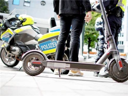 Bei Polizeikontrollen wurden gleich mehrere Pflichtversicherungsverstöße aufgedeckt. Foto dpa (Symbolbild)