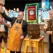 Süffiges Bier, schöne Blasmusik und Leviten von Bruder Johannes