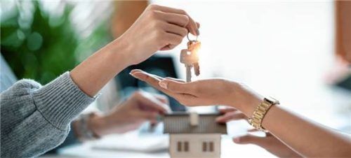 Beim Kauf einer Immobilie gibt es viel zu prüfen.Foto Adobestock