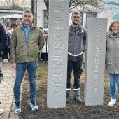 Neue Namensschilder begrüßen die Besucher