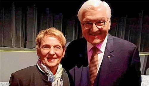 Besondere Einladung: Überseerin Erika Stefanutti trifft bei einem Empfang den Bundespräsidenten Frank-Walter Steinmeier in Altötting. Foto Müller