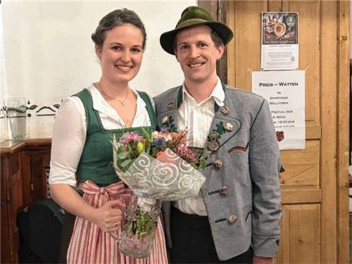 Blumen für Moderatorin Christina Rothmayer.Foto re