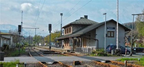 Bringt der flexible Bedarfsverkehr mehr Leben an den Bahnhof Siegsdorf?Foto Krammer