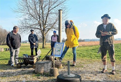Das Bündnis für Demokratie und Toleranz „Polling Miteinand“ organisierte einen Spaziergang unter dem Titel „Erinnerung in Bewegung“. Fotos  Privat