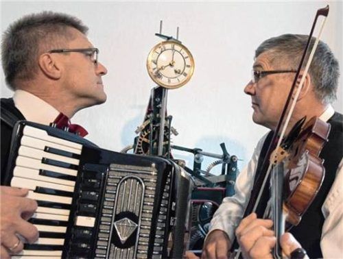 Das Duo „As time goes by“ mit Janusz Myschur am Akkordeon und Thomas Breitsameter an der Violine. Foto  Privat