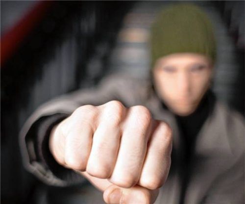 Das Landgericht Traunstein verurteilt den Hauptangeklagten einer Rosenheimer Jugendgruppe wegen gefährlicher Körperverletzung zu einer Einheitsjugendstrafe von sieben Jahren und zehn Monaten.Foto Imago