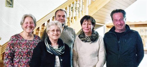 Das neue Vorstandsteam des Kulturkreises Kraiburg (von links) mit Rita Schranner-Bartl, Elke Ramisch, Robert Bauer, Claudia Pickart und Martin Singer.Foto  re
