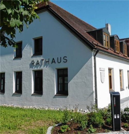 Das Rathaus von Tuntenhausen. Foto Stache