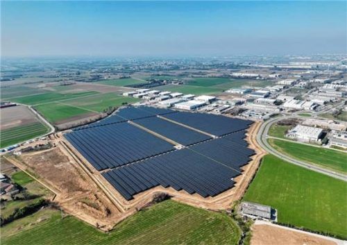 Das riesige Solarfeld bei Udine.Foto  EnValue Solar/ MSE Solar