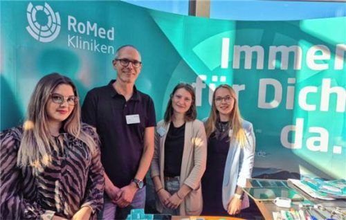 Das Team am Stand der Romed-Kliniken gab unter anderem Auskunft über die Ausbildung im Bereich Pflege.