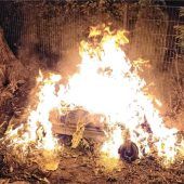 Zwei Altpapier-Container in Kolbermoor in Brand gesteckt