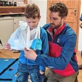 Vorschulkinder lernen von den Bergrettern