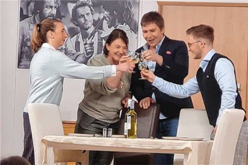 Der Damenbesuch ist eingetroffen. Doch wo bleibt die versprochene Tante? Foto re