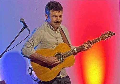 Ðer „Gitarrenmann aus Übersee“: Micha Kern. Foto Brezina