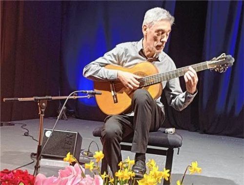 Der katalanisch-klassische Gitarrist Carles Trepat begeisterte bei seinem Solokonzert. Foto Giesen