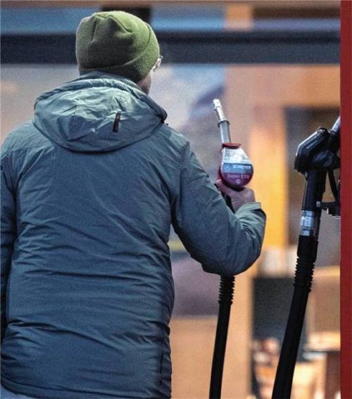 Der Krieg im Nahen Osten führt auch in Mühldorf zu steigenden Spritpreisen. Foto dpa