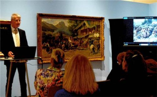 Der Kunsthistoriker Dr. Stefan Schmitt begeisterte die Zuhörer mit seinem fundierten Wissen. Foto Fischer