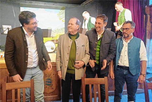 Der neue Aufsichtsrat der AG Wirtshaus D`Feldwies, Benedikt Gschwendner (von links), neben dem scheidenden Aufsichtsratsvorsitzenden Herbert Graus und den Aufsichtsratsmitgliedern Herbert Strauch und Franz Gnadl. Foto Giesen