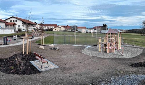 Der neue Spielplatz in Schönbrunn bei St. Wolfgang löst einen Streit aus. Foto  re